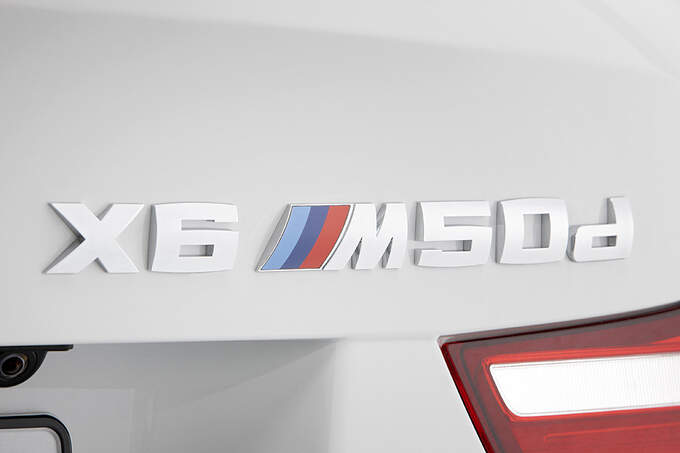 01-2012-BMW-X6-M50d-typenschild-fotoshowImage-a5aef3dd-564821.jpg