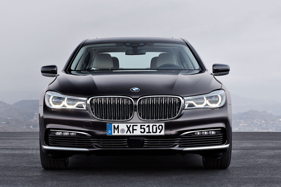 06-2015-BMW-7er-Sperrfrist-fotoshowBigImage-41589a11-869282.jpg