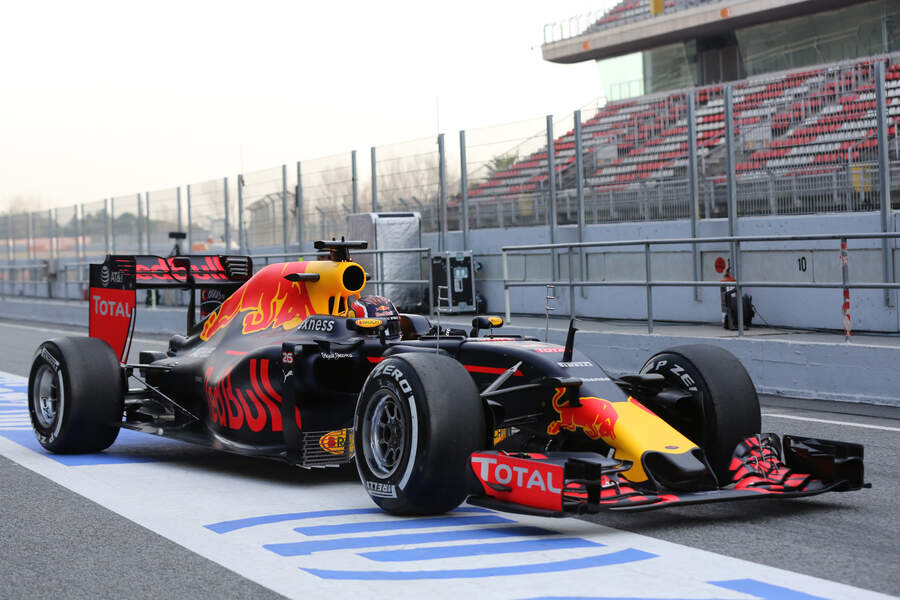 Daniil-Kvyat-Red-Bull-Formel-1-Test-Barc