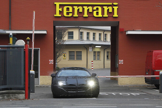 Erlkoenig-Ferrari-599-Nachfolger-fotoshowImage-1282fd52-562389