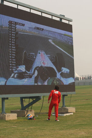 Fernando-Alonso-GP-Indien-Training-28-10-2011-fotoshowImage-9594b204-547779.jpg