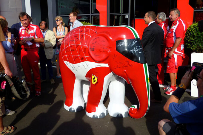 Ferrari-Elefant-GP-Italien-2011-fotoshowImage-12b5595-531862.jpg