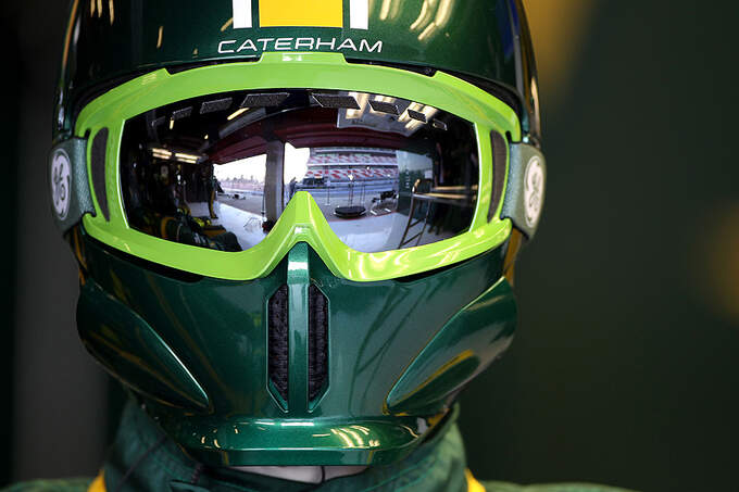 Formel-1-Test-Barcelona-01-03-2012-Mechaniker-Caterham-fotoshowImage-5587a7f8-574219.jpg