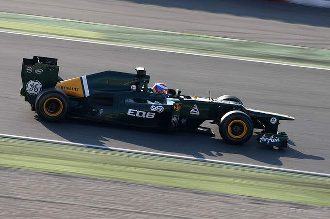 Formel-1-Test-Barcelona-01-03-2012-Vitaly-Petrov-Caterham-fotoshowImage-5642c574-574163.jpg