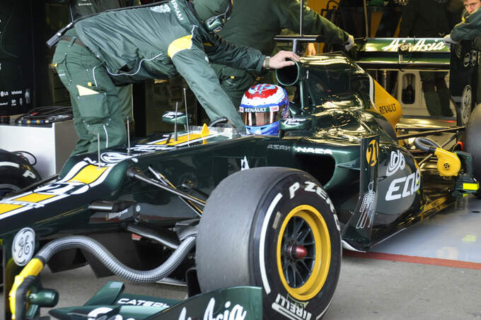 Formel-1-Test-Barcelona-22-2-2012-Vitaly-Petrov-Caterham-fotoshowImage-9bd67559-571920.jpg