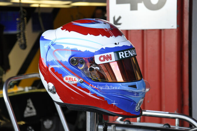 Formel-1-Test-Barcelona-22-2-2012-Vitaly-Petrov-Helm-Caterham-fotoshowImage-a1fd0a53-571934.jpg
