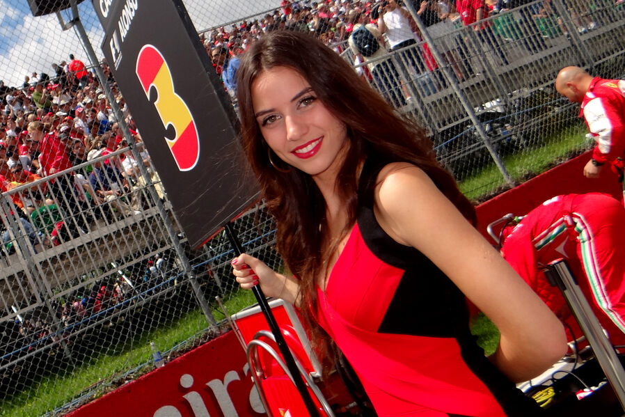 Grid-Girls-Formel-1-GP-Kanada-2013-19-fotoshowImageNew-aa219ad7-691508.jpg