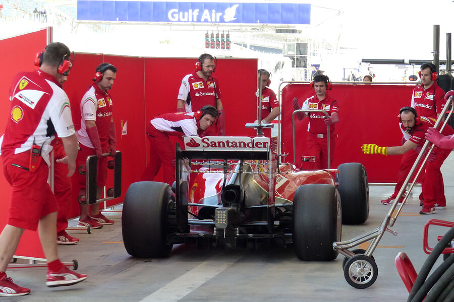 [Imagen: Kimi-Raeikkoenen-Ferrari-Formel-1-Test-B...756593.jpg]