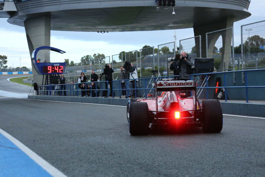 [Imagen: Kimi-Raeikkoenen-Ferrari-Formel-1-Test-J...751445.jpg]