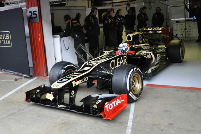 Kimi-Raeikkoenen-Lotus-Formel-1-Test-Barcelona-4-Maerz-2012-fotoshowImage-5a59cafb-574975.jpg