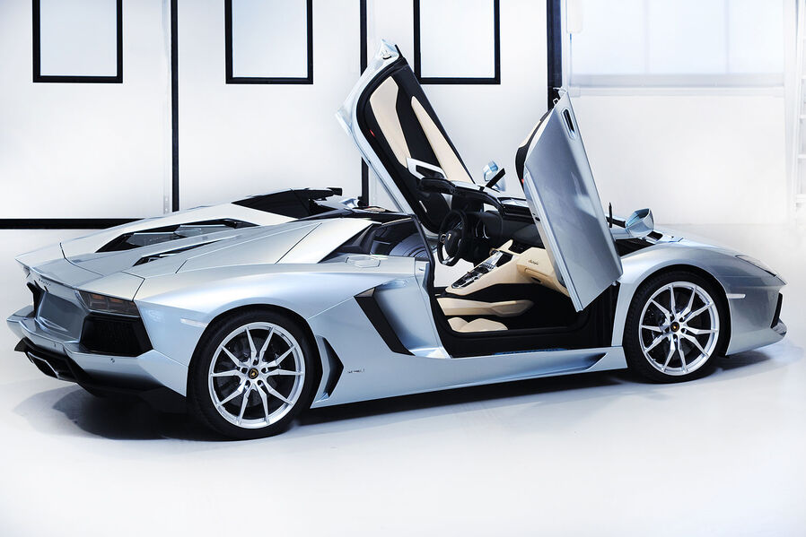 Lamborghini-Aventador-LP-700-4-Roadster-19-fotoshowImageNew-1f0fe7e1-643568.jpg