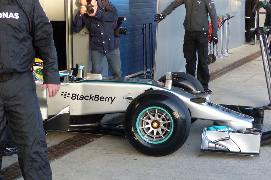 Lewis-Hamilton-Mercedes-Formel-1-Jerez-Test-28-Januar-2014-fotoshowBigImage-e37a85f4-751079.jpg