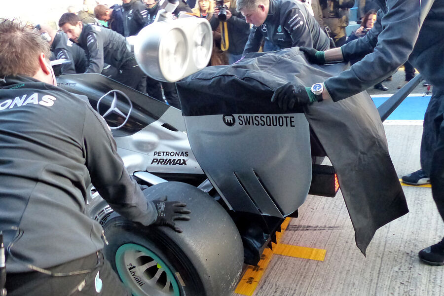Lewis-Hamilton-Mercedes-Formel-1-Jerez-Test-28-Januar-2014-fotoshowBigImage-e4e6584c-751081.jpg