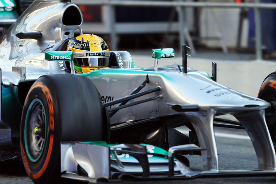 Lewis-Hamilton-Mercedes-Formel-1-Test-Barcelona-20-Februar-2013-19-fotoshowImageNew-e80edb95-662692.jpg