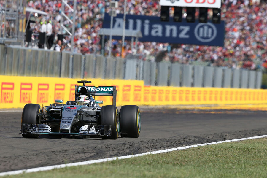 [Imagen: Lewis-Hamilton-Mercedes-GP-Ungarn-Budape...885269.jpg]