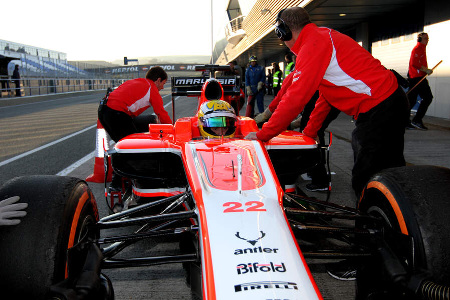 Luiz-Razia-Marussia-Formel-1-Test-Jerez-6-Februar-2013-19-fotoshowImageNew-1bd052dc-659306.jpg