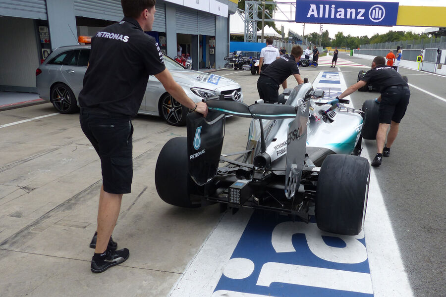 Mercedes-GP-Italien-Monza-Donnerstag-3-9-2015-fotoshowBigImage-750a4f90-893330.jpg
