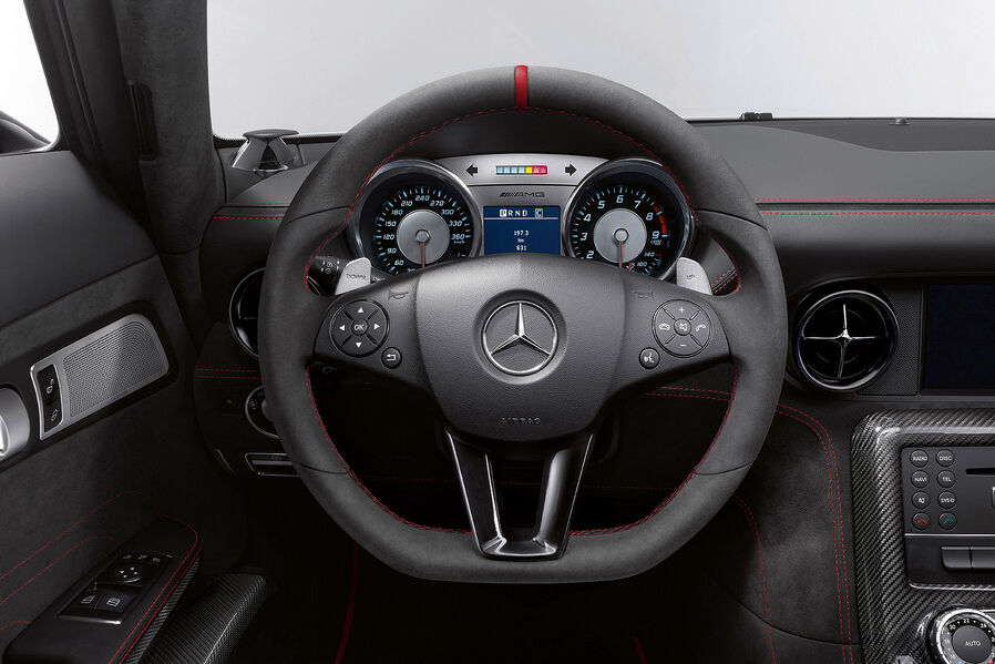 Mercedes-SLS-AMG-Black-Series-Innenraum-Cockpit-Lenkrad-19-fotoshowImageNew-5c164d45-642907.jpg