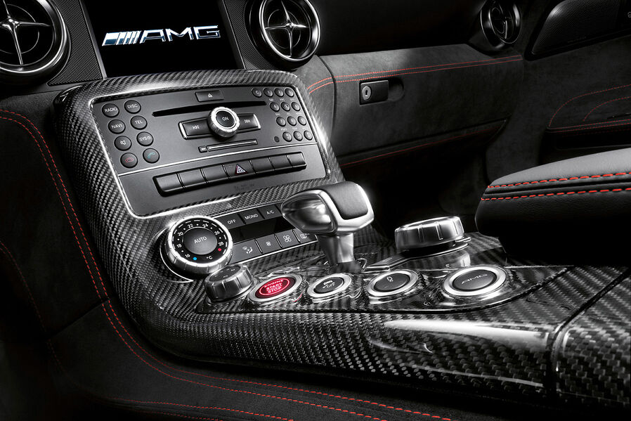Mercedes-SLS-AMG-Black-Series-Innenraum-Mittelkonsole-Schalthebel-19-fotoshowImageNew-528c45c3-642908.jpg