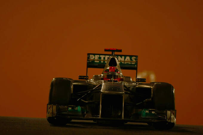 Michael-Schumacher-GP-Abu-Dhabi-Freies-Training-11-November-2011-fotoshowImage-5db0ab9b-551826.jpg