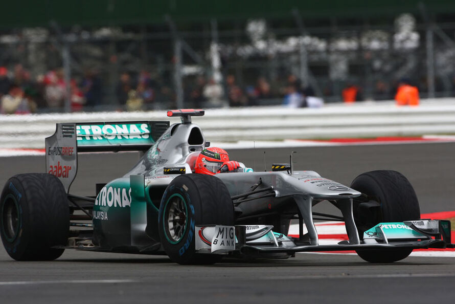 Michael-Schumacher-GP-England-Training-Silverstone-8-Juli-2011-c890x594-ffffff-C-abaf5aec-513421.jpg