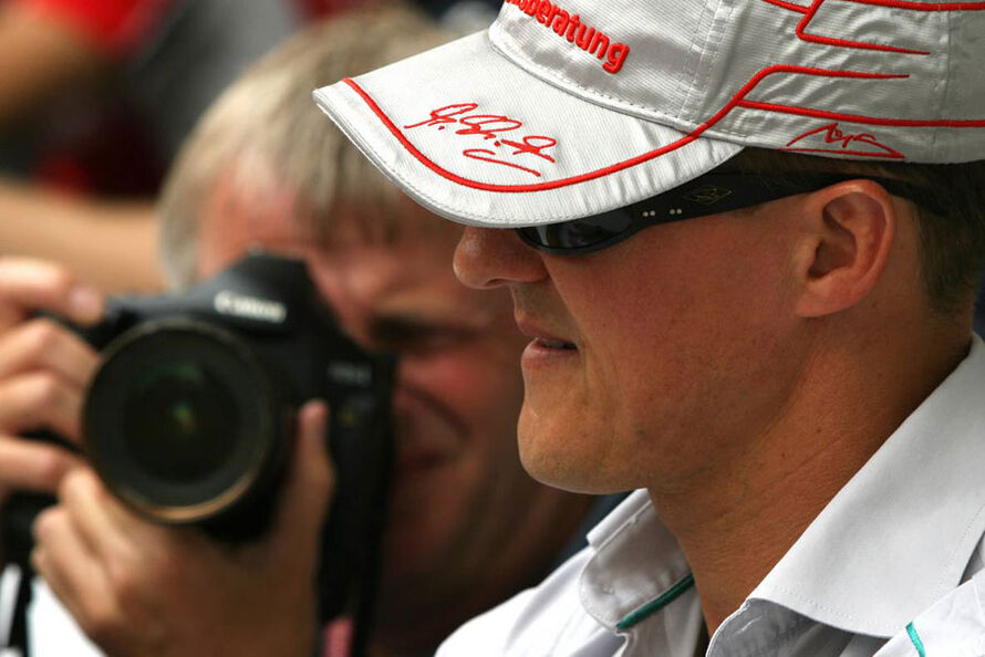 Michael-Schumacher-GP-Kanada-2011-c890x594-ffffff-C-e37bf827-504084.jpg