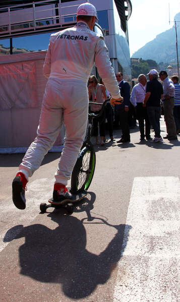 Michael-Schumacher-Mercedes-Formel-1-GP-Monaco-26-Mai-2012-19-fotoshowImageNew-59c943d0-599216.jpg