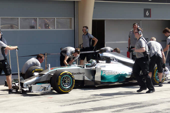 Nico-Rosberg-Mercedes-Formel-1-Test-Bahrain-22-Februar-2014-fotoshowImage-ed73972a-757191.jpg