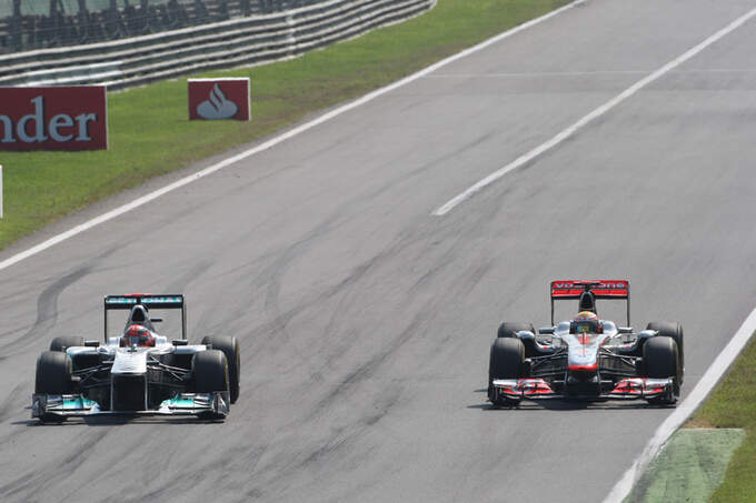 Schumacher-vs-Hamilton-GP-Italien-Monza-2011-fotoshowImage-ee337047-532581.jpg