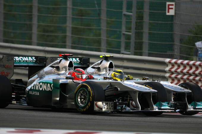 Schumacher-vs-Rosberg-GP-Abu-Dhabi-2011-fotoshowImage-a8d9c0cc-552093.jpg