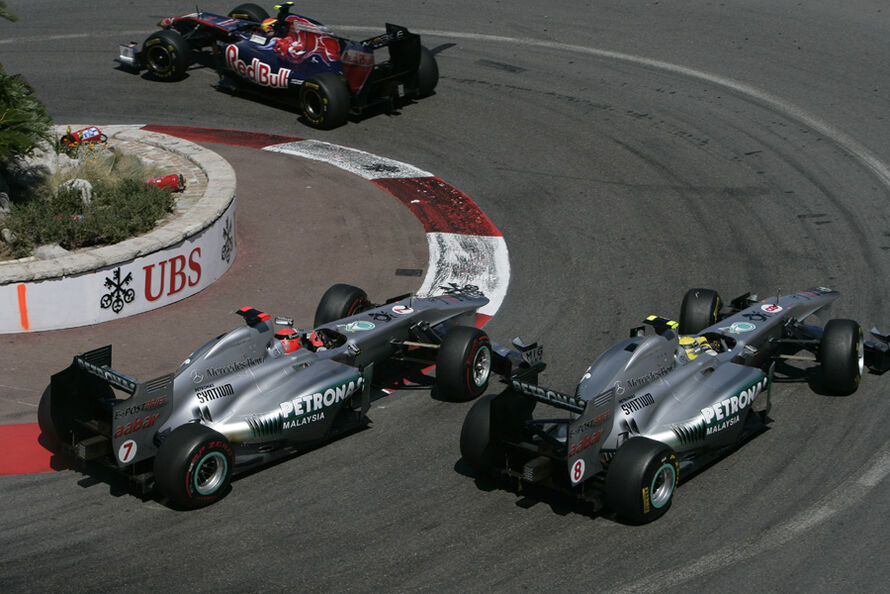 Schumacher-vs-Rosberg-c890x594-ffffff-C-efb4bc84-501597.jpg