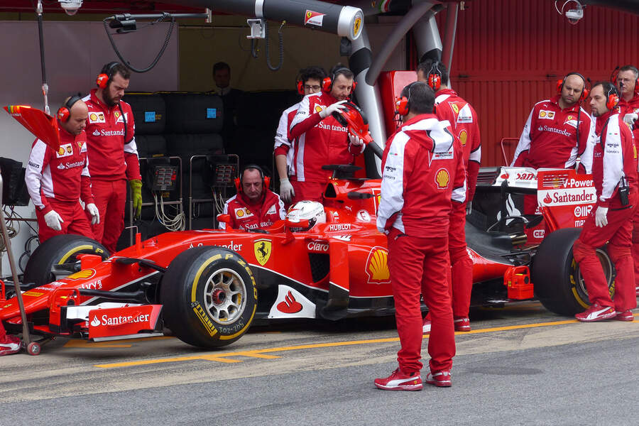 Sebastian-Vettel-Ferrari-Formel-1-Test-Barcelona-1-Maerz-2015-fotoshowBigImage-40dca859-847111.jpg