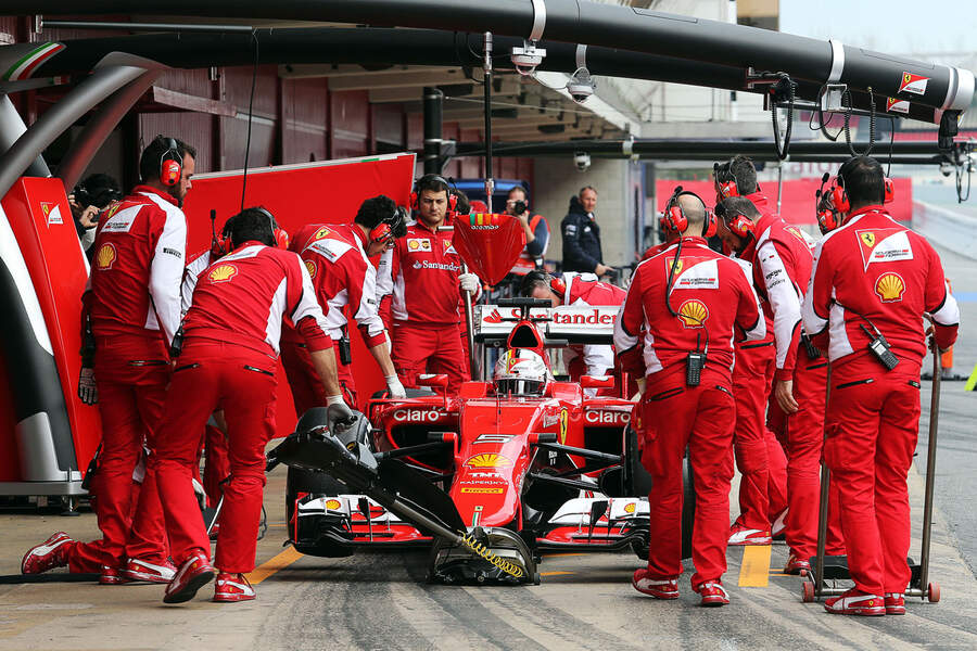 Sebastian-Vettel-Ferrari-Formel-1-Test-Barcelona-1-Maerz-2015-fotoshowBigImage-d015ef8b-847170.jpg