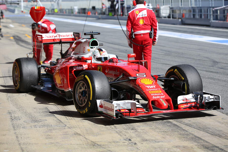 Sebastian-Vettel-Ferrari-Formel-1-Test-B