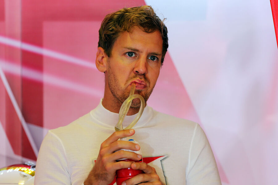 [Imagen: Sebastian-Vettel-Ferrari-GP-Ungarn-Budap...885059.jpg]