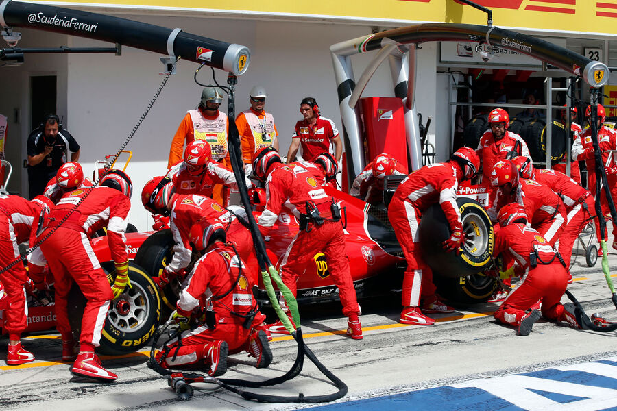 [Imagen: Sebastian-Vettel-Ferrari-GP-Ungarn-Budap...885231.jpg]