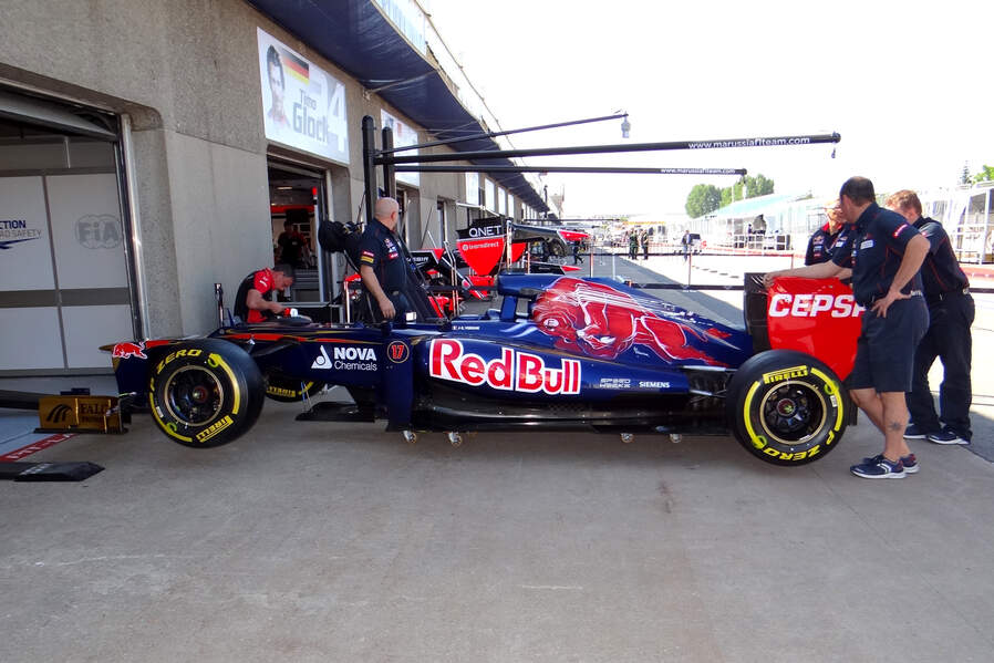 Toro-Rosso-Formel-1-GP-Kanada-7-Juni-2012-19-fotoshowImageNew-5aa58318-602541.jpg